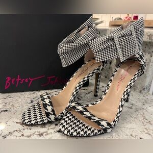 Betsy Johnson houndstooth heels, 9
